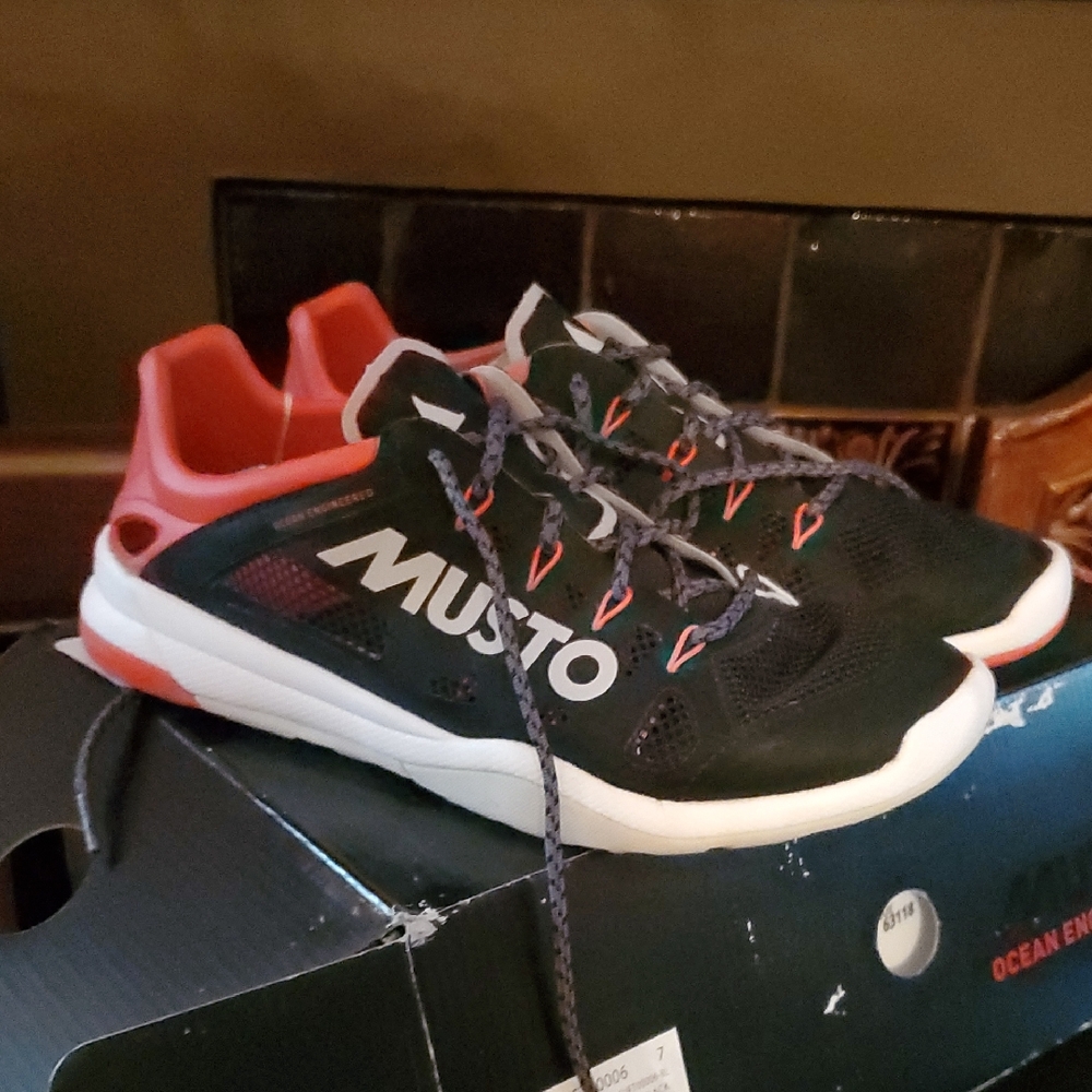 Nib $355 Musto Sz 7 (40.5) Men's Black and Red Athletic Shoes